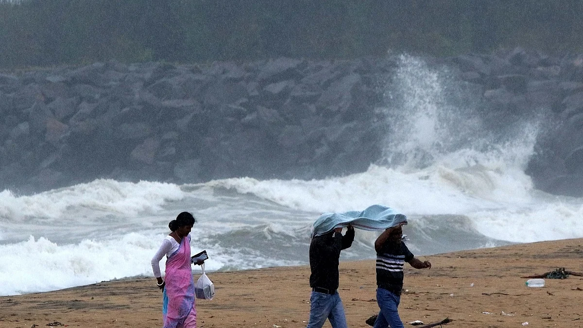 Very severe cyclonic storm Nivar to cross Tamil Nadu and Puducherry coast midnight