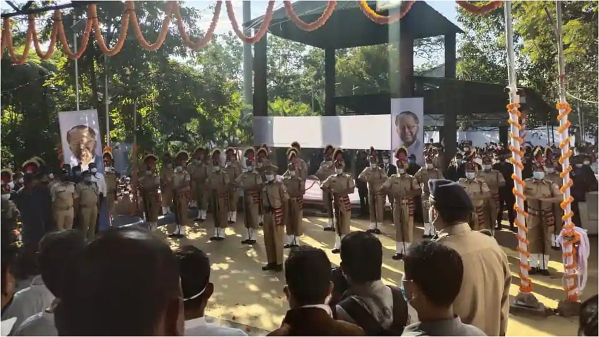 Thousands join Tarun Gogoi’s funeral procession