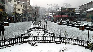 Manali, Kufri get season’s first snowfall