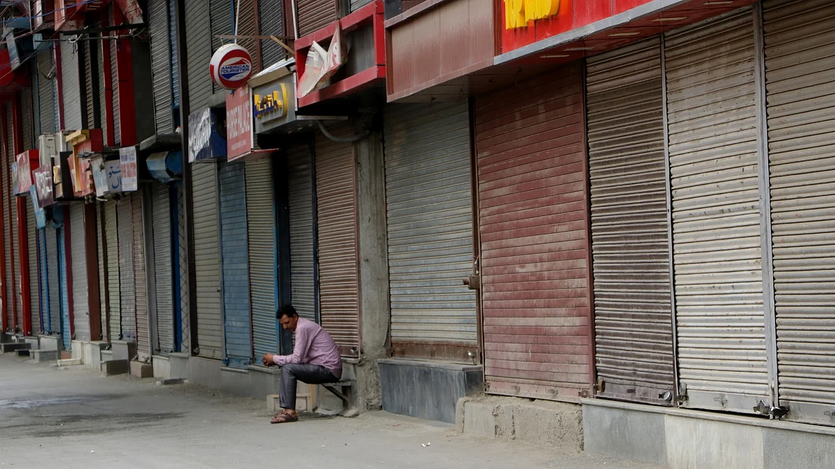 60-hr curfew in Ahmedabad, people throng markets