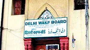 Imams of Delhi Waqf Board managed mosques stage sit-in, staff go on indefinite strike