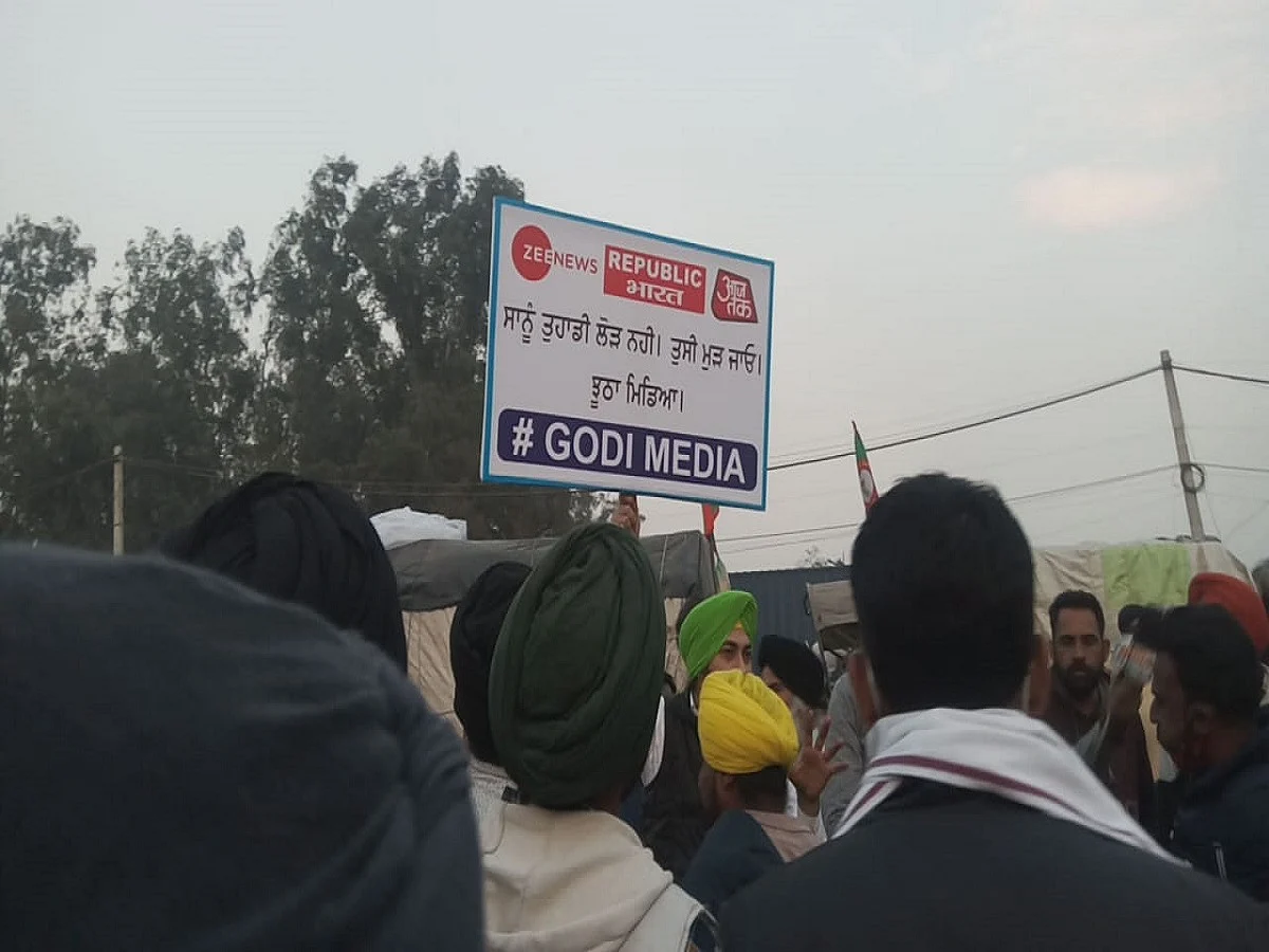 Mutter Paneer, street play and appeal to boycott Godi media mark farmers’ protest at Singhu border