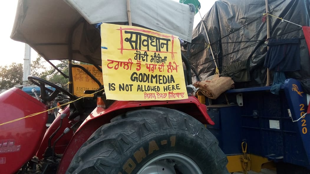 Mutter Paneer, street play and appeal to boycott Godi media mark farmers’ protest at Singhu border