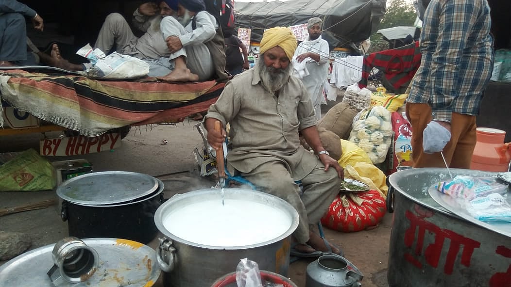 Mutter Paneer, street play and appeal to boycott Godi media mark farmers’ protest at Singhu border
