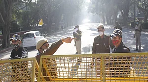 AAP leaders detained ahead of protest outside Shah, LG’s homes