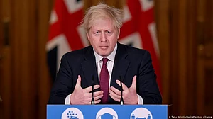 UK aims for 'Jabby New Year' with boosters as COVID cases remain high