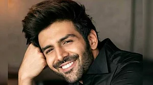 Ajay Bahl signs Kartik Aryan for a social comedy