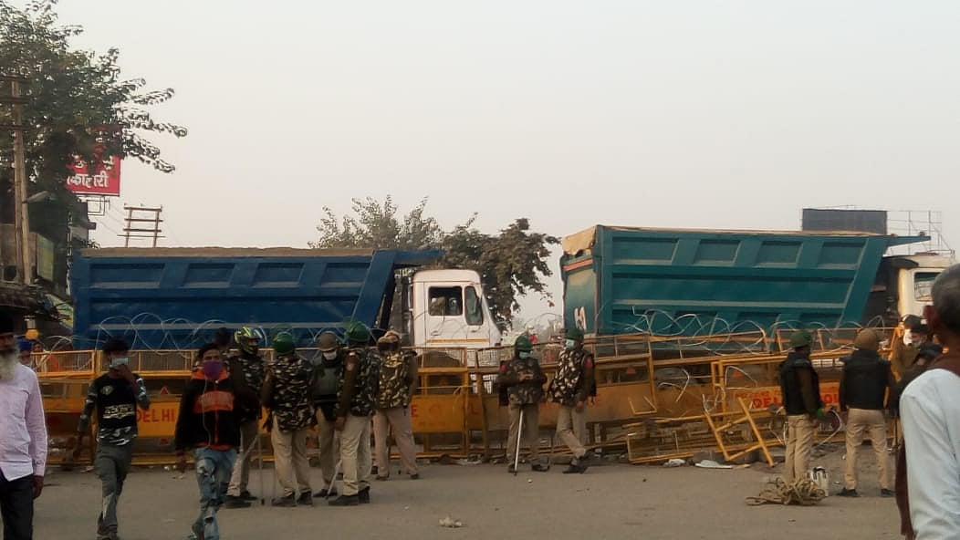 Mutter Paneer, street play and appeal to boycott Godi media mark farmers’ protest at Singhu border