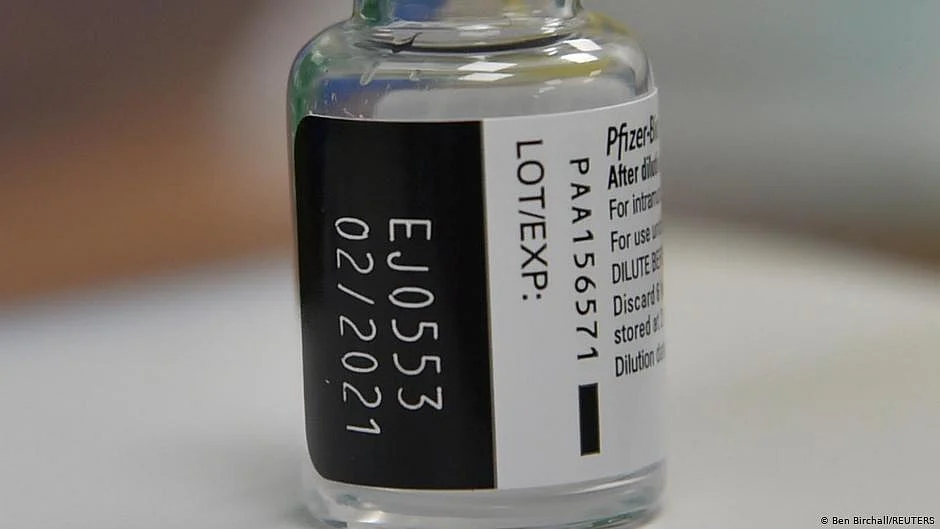 Pfizer vaccine booster plan sparks controversy in US