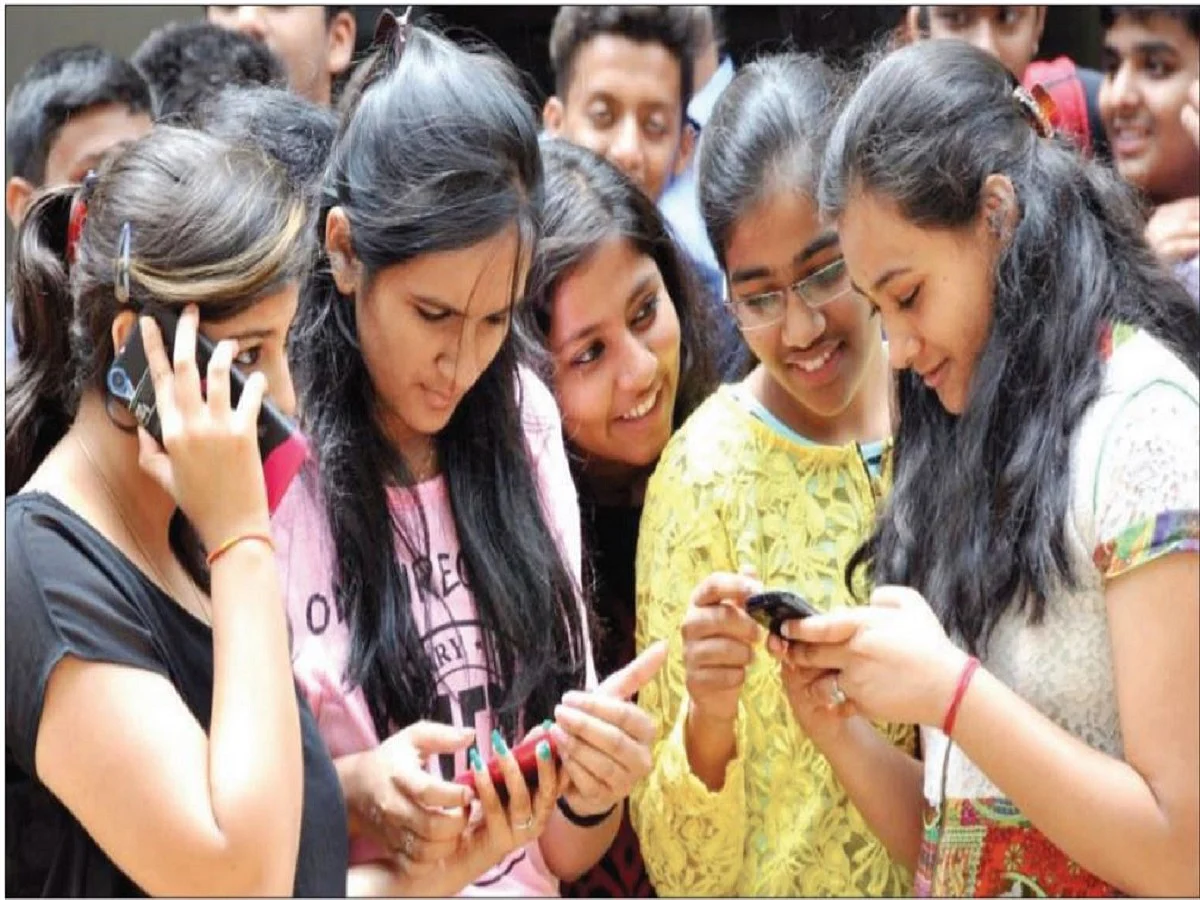 Informed, misinformed, cheated and defrauded online: 2020 was the year of the smart phone  