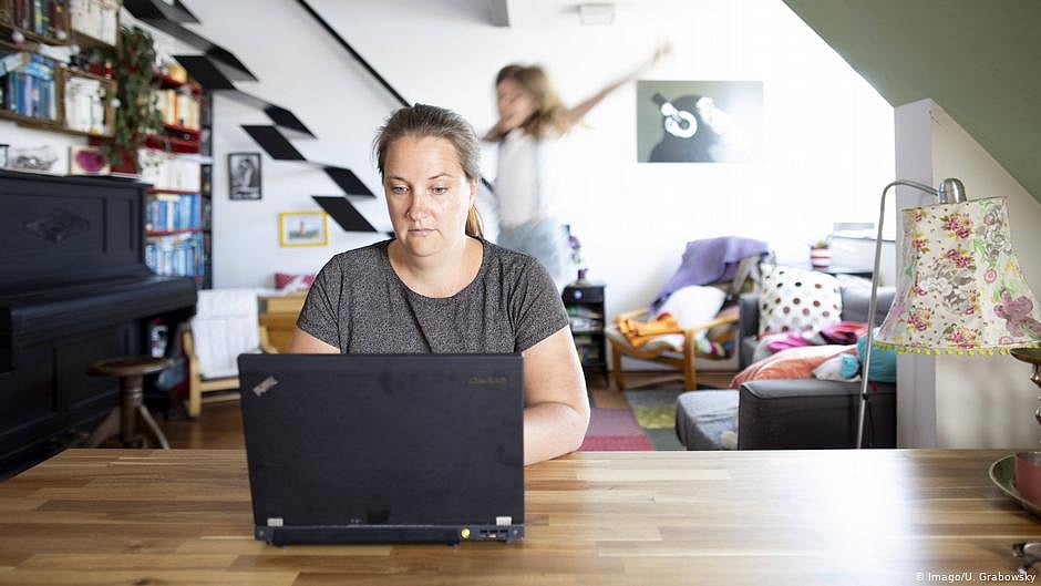 Representative image of a woman sitting at her desk and working (Photo: Getty Images)