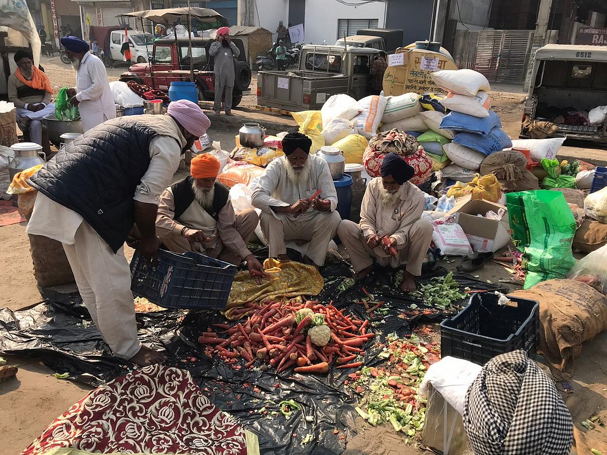 As talks with govt remain inconclusive, farmers at Singhu border determined to continue protest