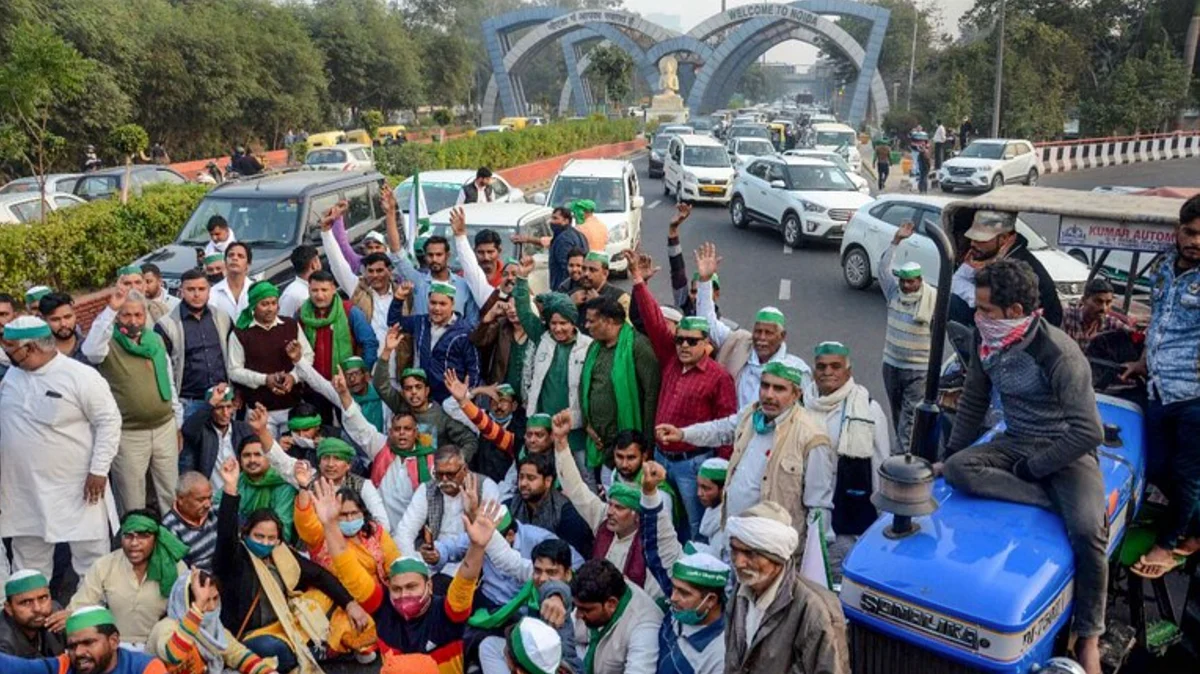 Farmers sit-in at Noida-Delhi border, key route to Delhi closed for vehicles