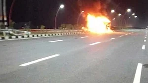 5 charred to death in UP on Yamuna Expressway collision