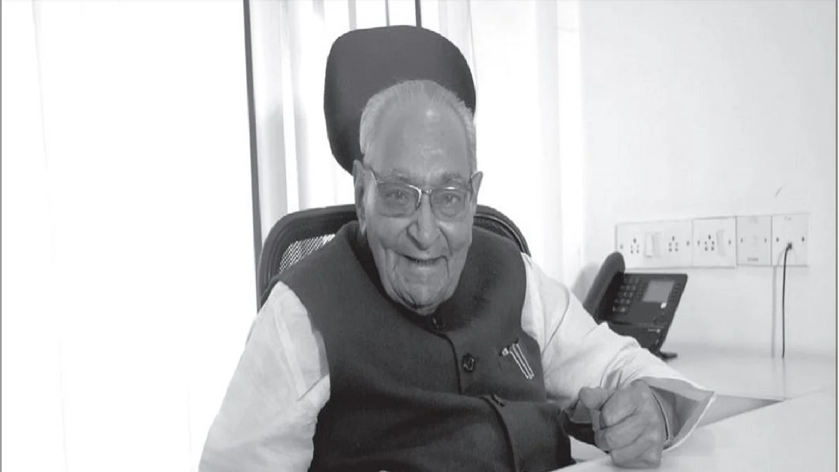 Motilal Vora in the chairman’s room at Herald House (Photo by Vipin)