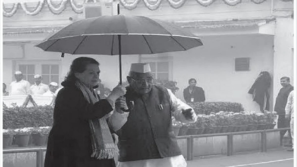  Motilal Vora with Sonia Gandhi &nbsp;