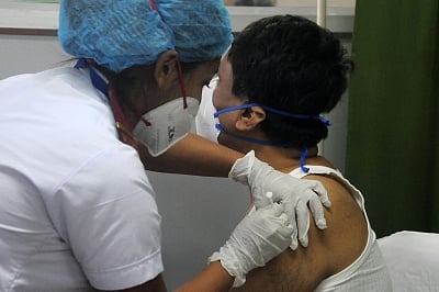 Health worker at Delhi hospital suffers mild reaction post vaccination  