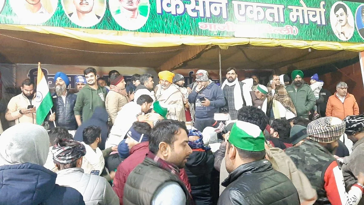 Farmers stay put at UP Gate, ‘excess force’ removed