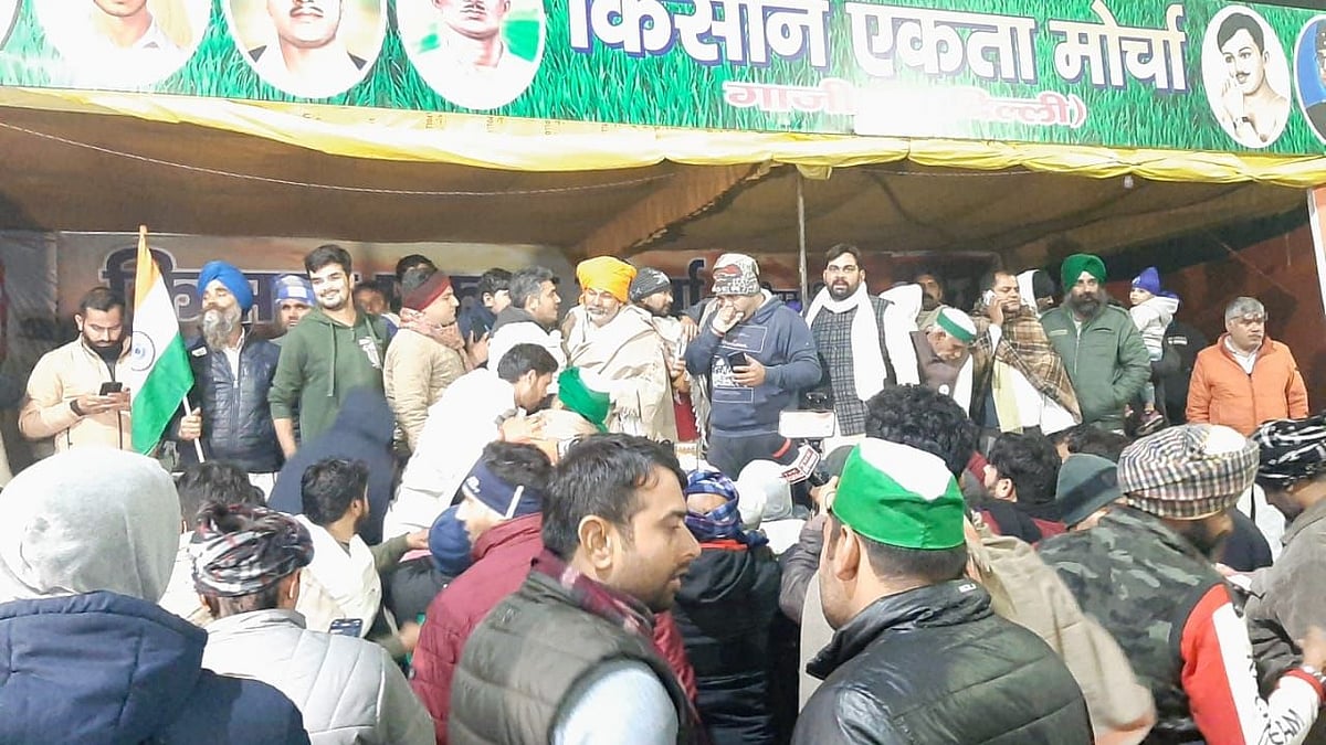 Farmers stay put at UP Gate, ‘excess force’ removed