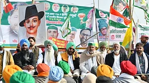 Samyukt Kisan Morcha calls off tractor parade, appeals to participants to return to protest sites