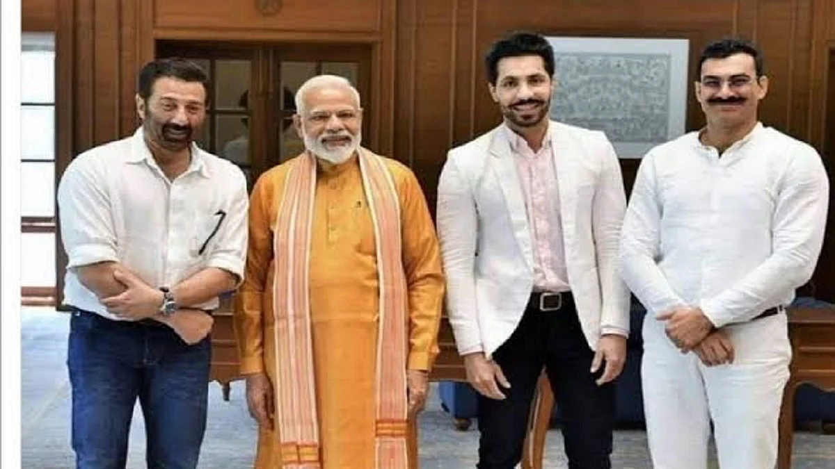 Deep Sidhu posing with PM Narendra Modi and BJP MP from Gurdaspur Sunny Deol (Photo Courtesy: Twitter/@ethicalsid)