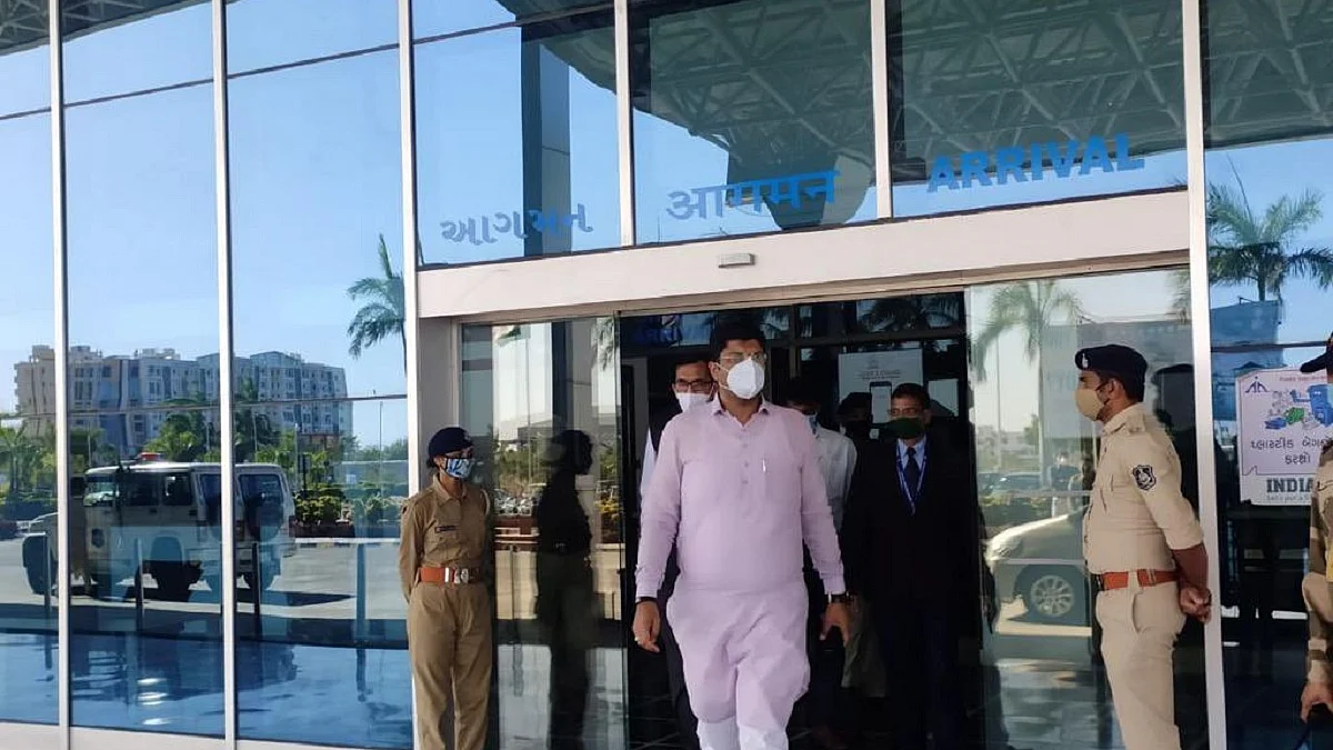 Gujarat: Dwarkadhish temple priest fumes at VVIP treatment to Dushyant Chautala, shoots off letter to Modi