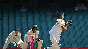 Aggressive Pant, cautious Pujara take India to 206/3 at lunch but Australia still hold edge