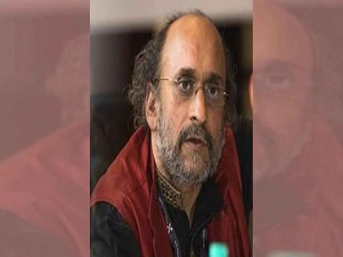 Phone hacked while working on how Facebook, WhatsApp are used for propaganda, says Paranjoy Guha Thakurta