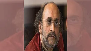 Phone hacked while working on how Facebook, WhatsApp are used for propaganda, says Paranjoy Guha Thakurta