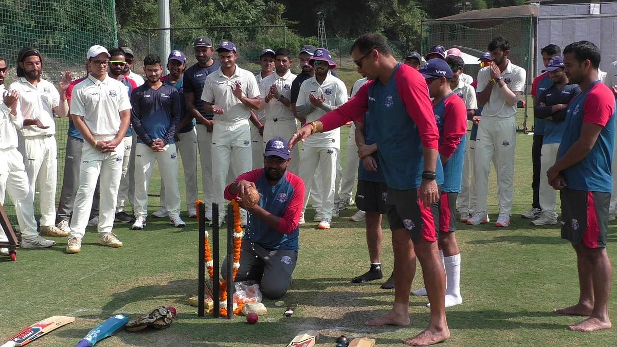 Puja on the cricket pitch is fine but namaz in dressing room is unwelcome?