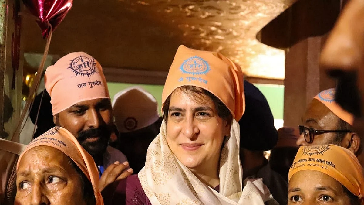 Congress General Secretary Priyanka Gandhi visited Ravidas temple in Varanasi (Photo Courtesy: IANS)