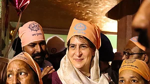 Priyanka visits Ravidas temple in Varanasi