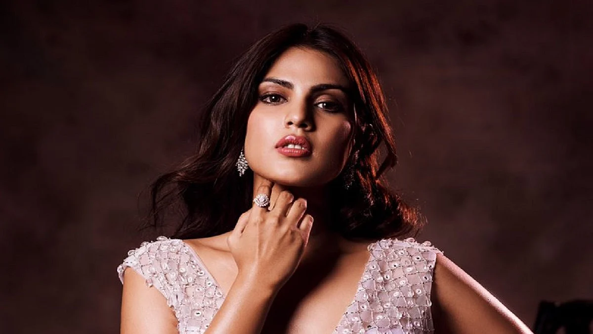 Rhea Chakraborty (Photo Courtesy: Twitter/@CeleBunnyz)