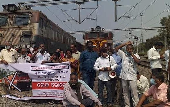 Farmers participating in Rail Roko protest in Odisha