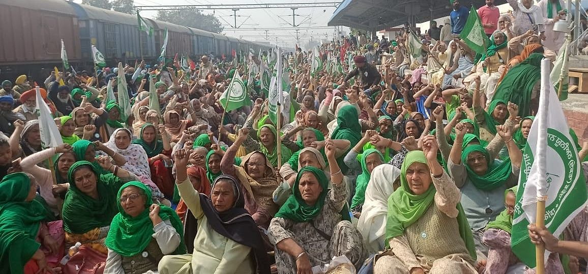 Farmers participating in Rail Roko protest in Barbara, Punjab