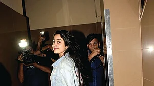 Bollywood Baatein: Going to the theatre, crazy?
