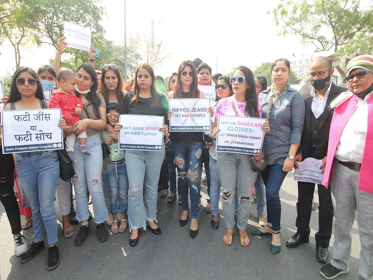 Of ripped jeans and women’s knees!