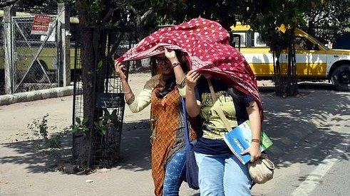 Delhi sizzles at 40.1 degree Celsius, hottest March day in 76 years