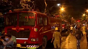 9 killed in Railway building fire in Kolkata, Mamata Banerjee visits spot