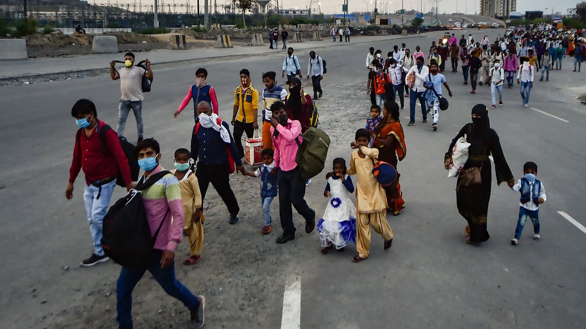 People making way to their homes soon after lockdown was announced on March 24, 2020 (Picture for representational purpose only)