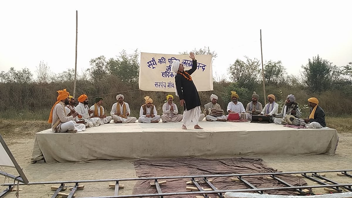 ‘Dada Lakhmi’: A poet gets a due, an actor proves it was long overdue!