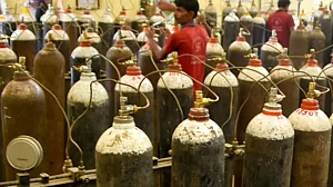 Delhi hospitals flag oxygen shortage; allege Haryana govt not allowing vendors to supply oxygen to them