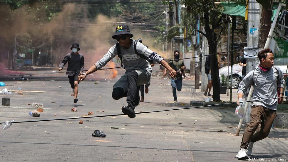 Myanmar death toll mounts amid protests, military crackdown