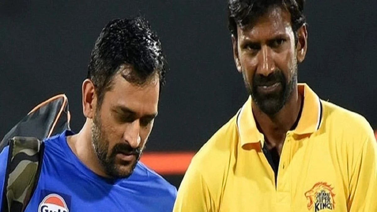 CSK captain MS Dhoni and bowling coach L Balaji (Photo Courtesy: Social Media)