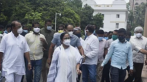 Mamata Banerjee starts dharna at CBI’s Kolkata office to protest arrest of four Trinamool Congress leaders