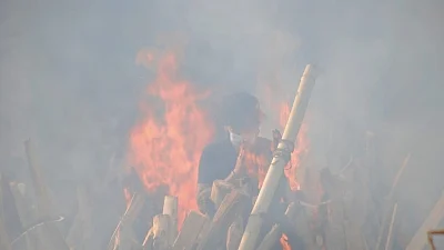 Helpless amid COVID: Heartrending tale of a wife's ordeal in Bihar to cremate husband