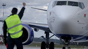 Airlines halt flights amid Iran tensions