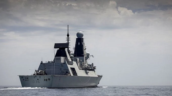 The British Ministry of Defence's Press Office said that "no warning shots have been fired at HMS Defender".