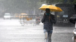 Torrential rains lash Kolkata, many areas waterlogged