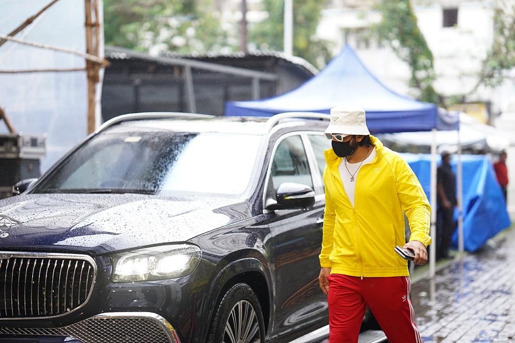 Ranveer Singh returns to the sets! 